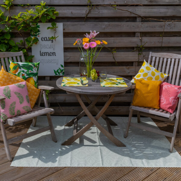 outdoor-carpet-fb3d2a48077cbbb1-600x600.jpg